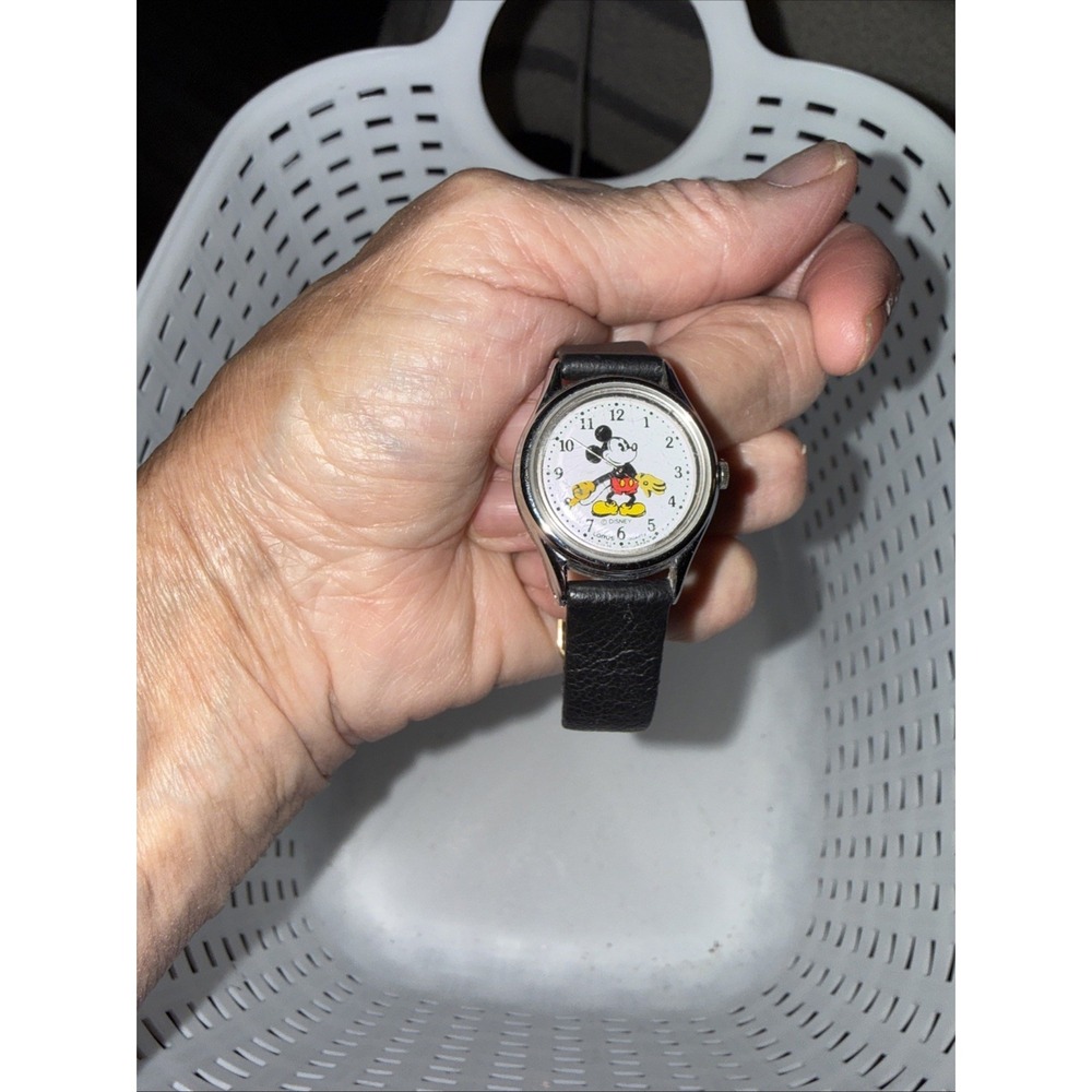 VINTAGE DISNEY MICKEY MOUSE LORUS QUARTZ WATCH (Original) NO WORKING BATTERY.